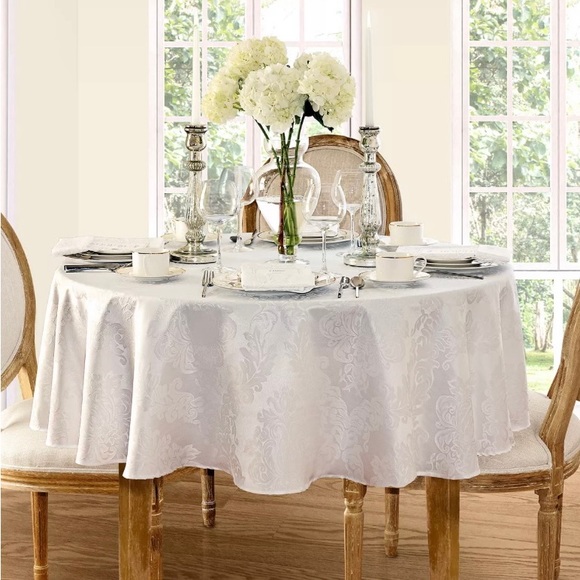 Damask White Oval Table Cover & Napkins Set - Picture 5 of 7